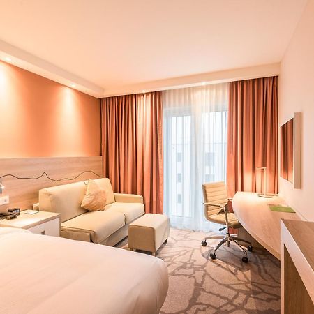 Отель Hampton By Hilton Freiburg Экстерьер фото