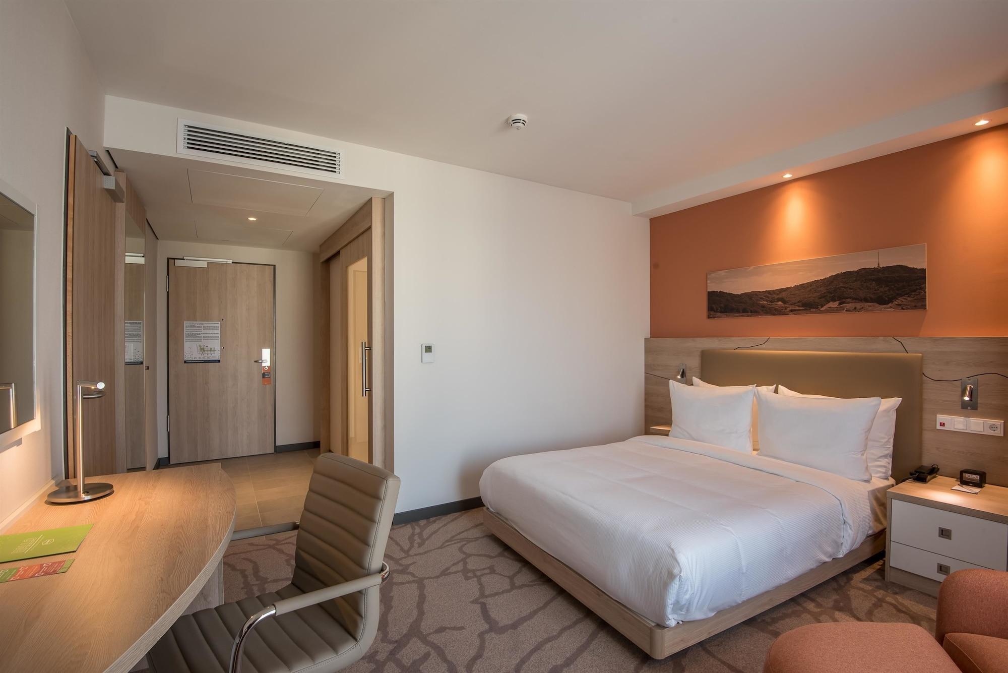 Отель Hampton By Hilton Freiburg Экстерьер фото