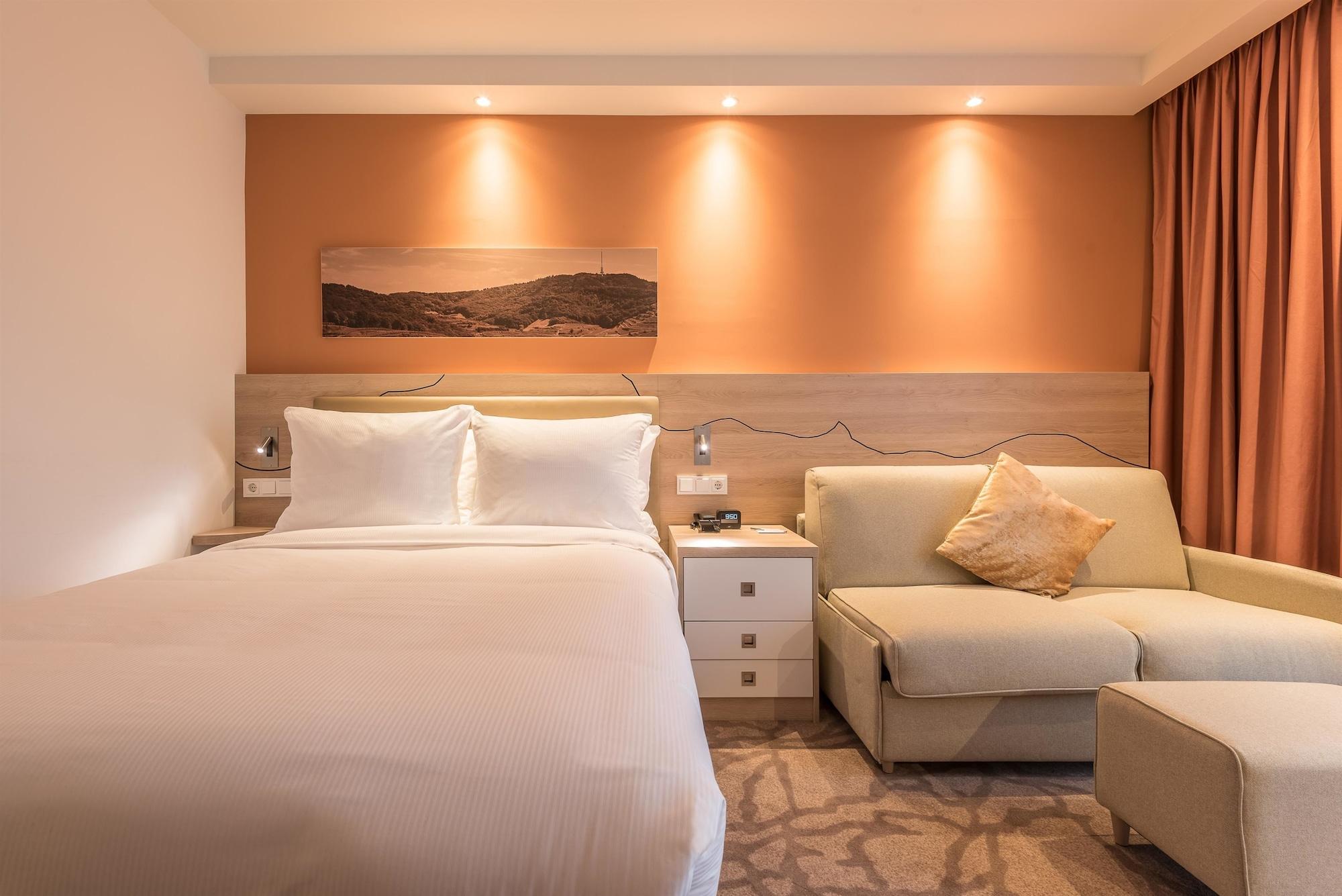 Отель Hampton By Hilton Freiburg Экстерьер фото