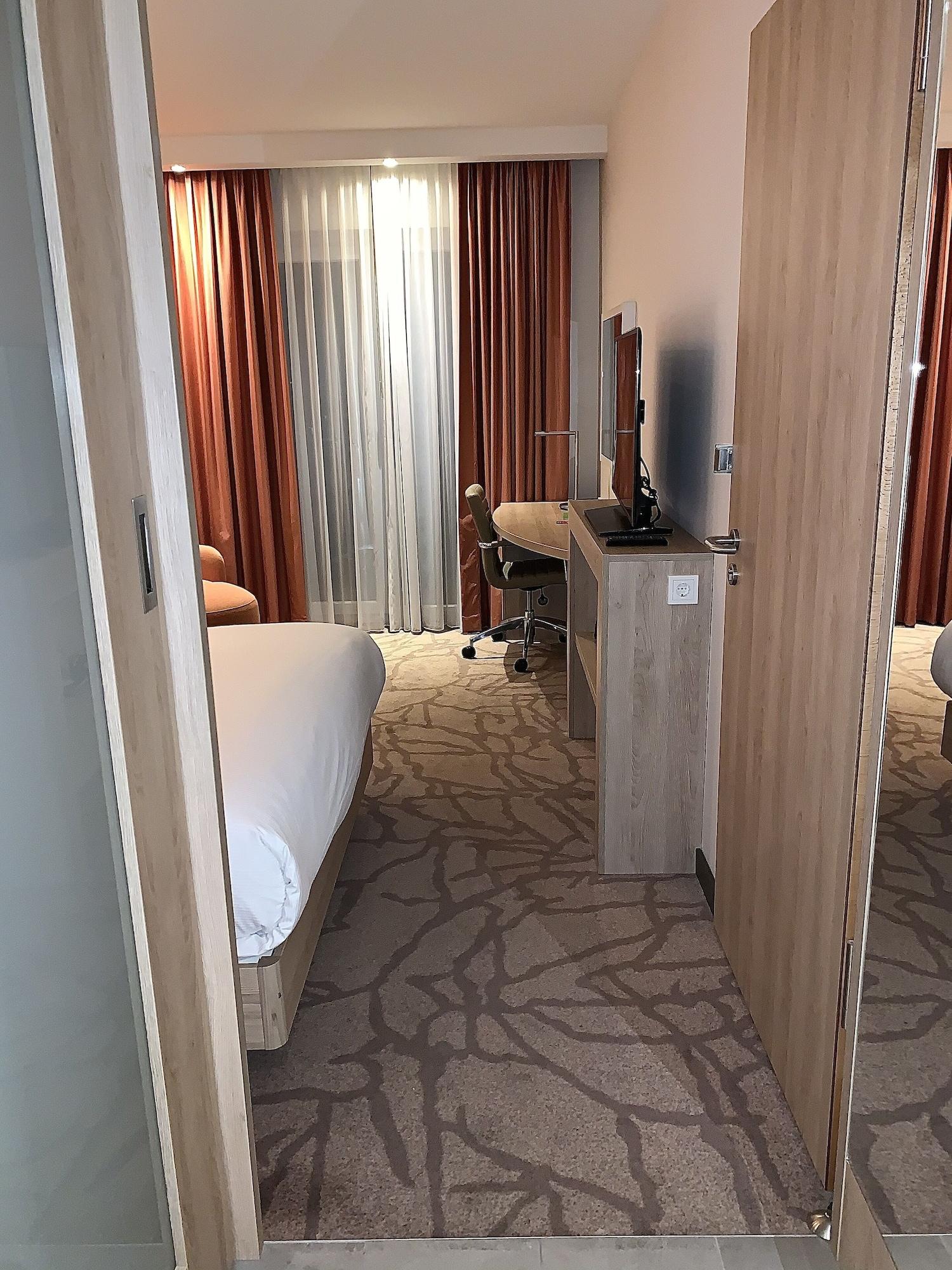 Отель Hampton By Hilton Freiburg Экстерьер фото