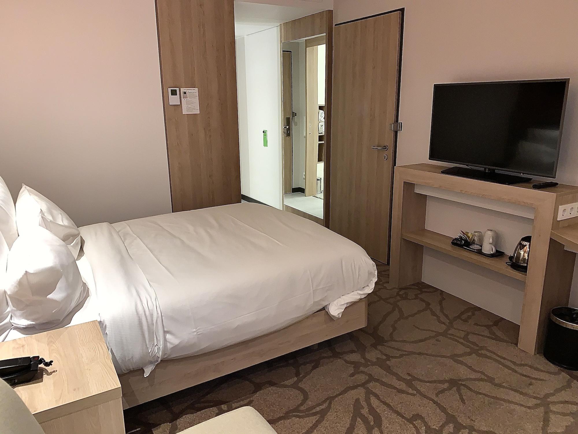 Отель Hampton By Hilton Freiburg Экстерьер фото
