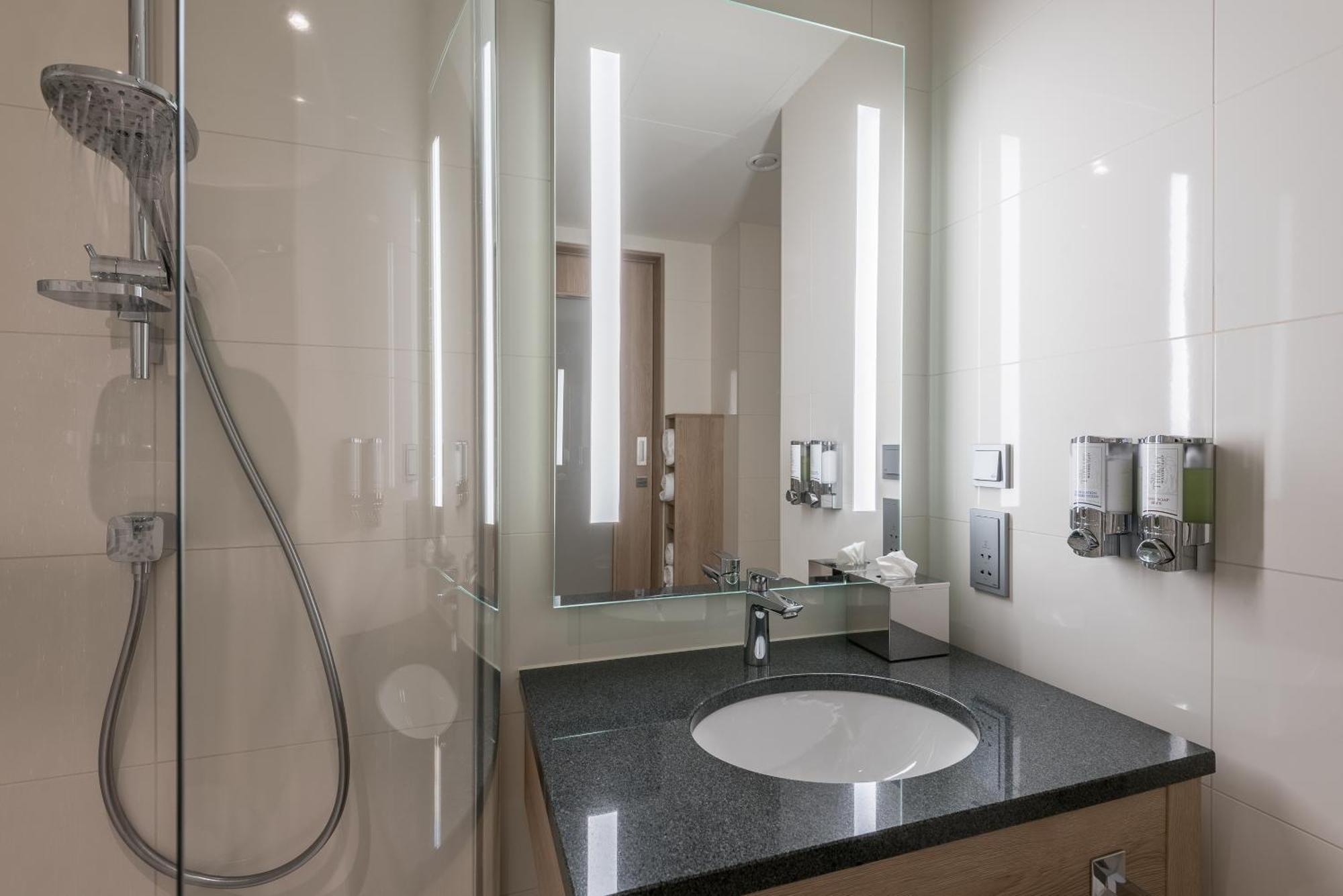 Отель Hampton By Hilton Freiburg Экстерьер фото