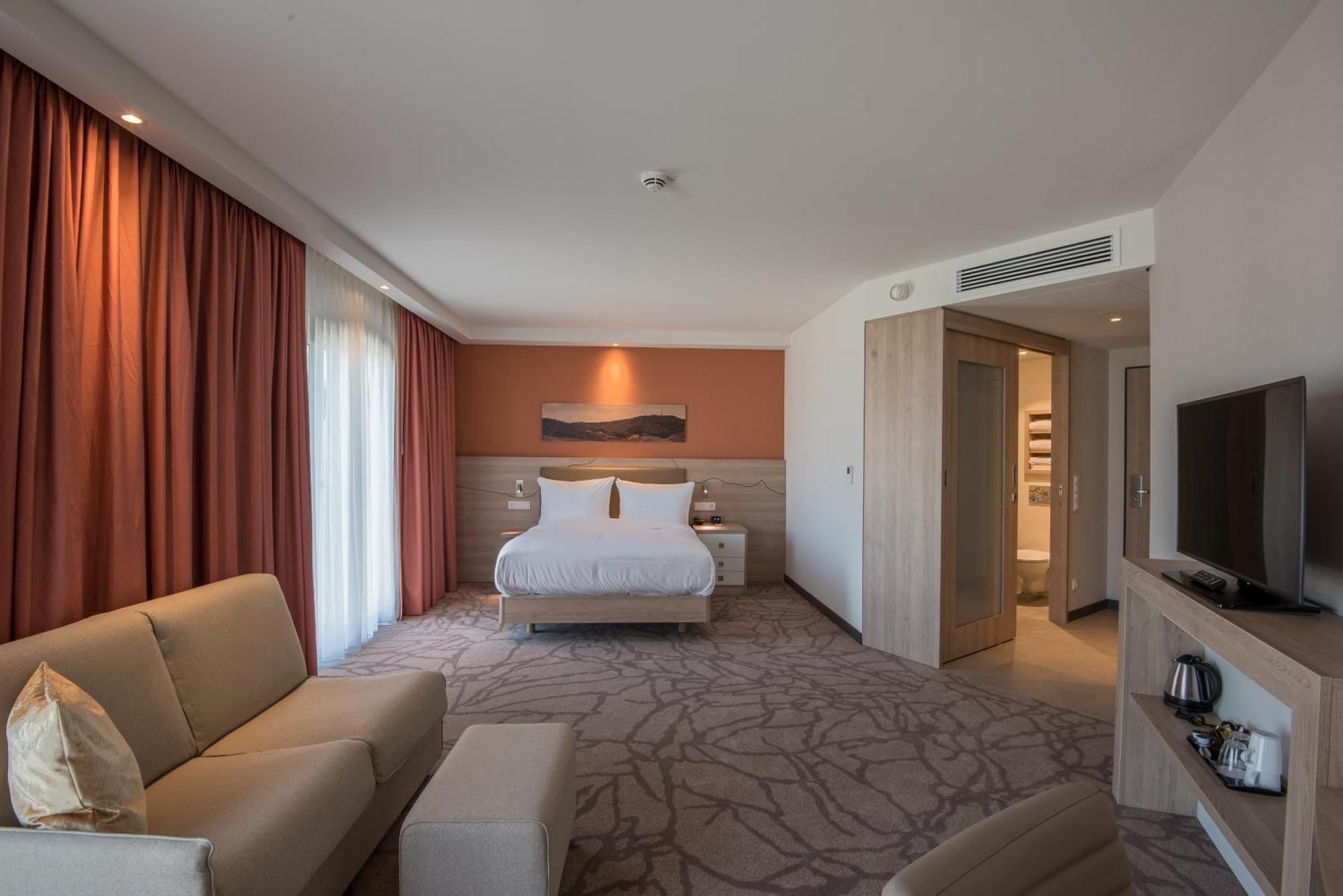 Отель Hampton By Hilton Freiburg Экстерьер фото
