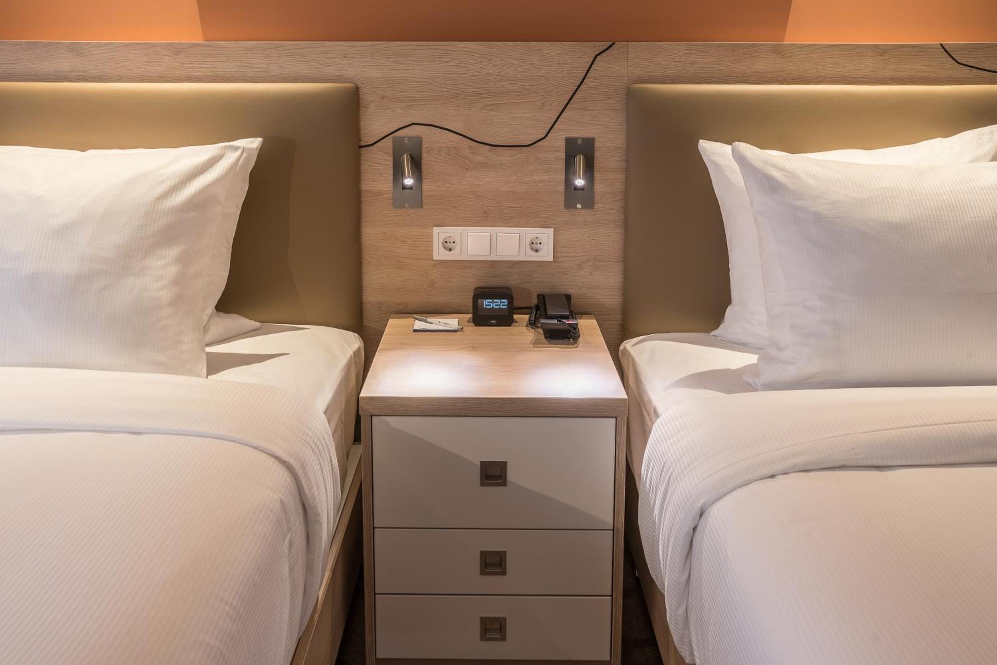 Отель Hampton By Hilton Freiburg Экстерьер фото