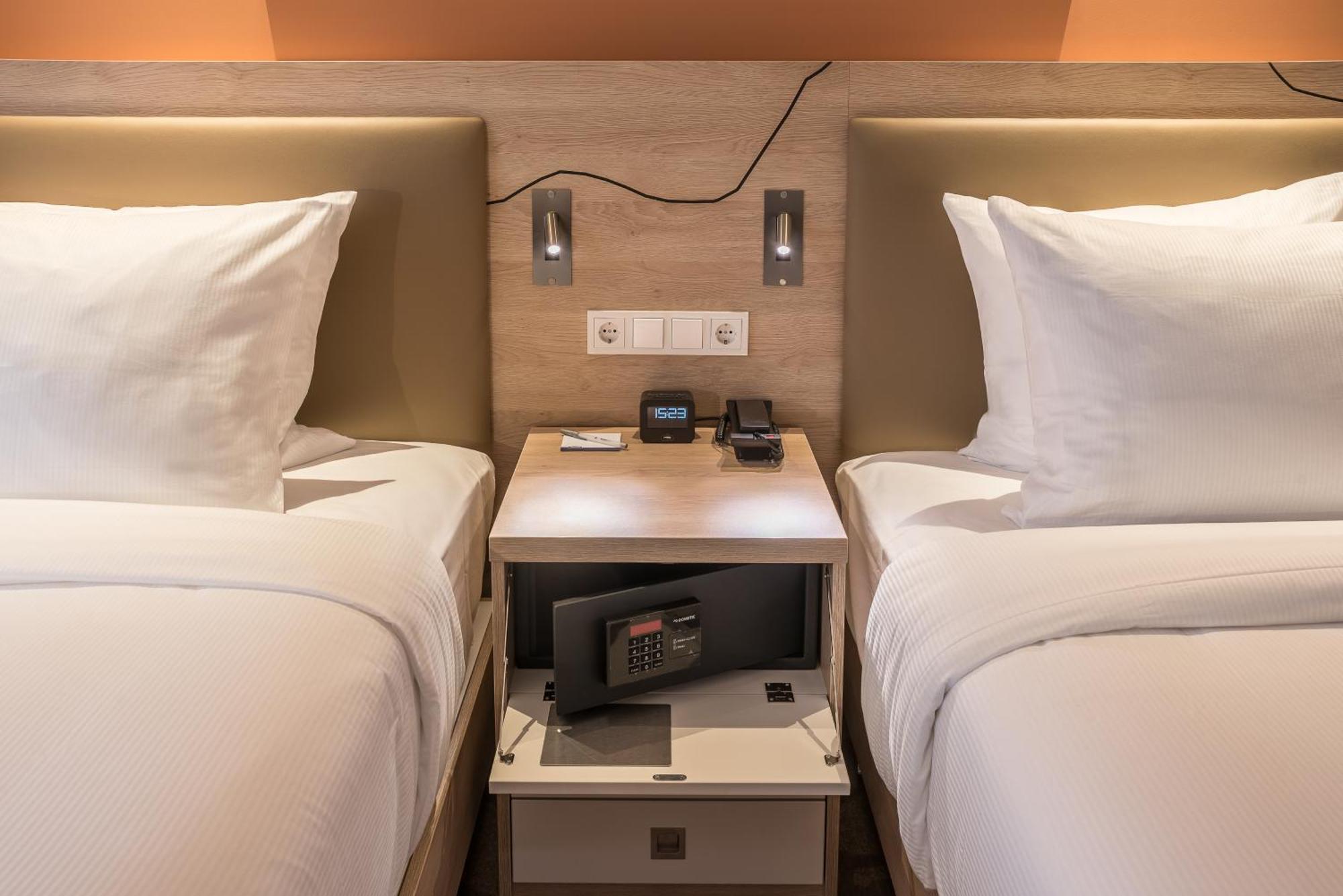 Отель Hampton By Hilton Freiburg Экстерьер фото