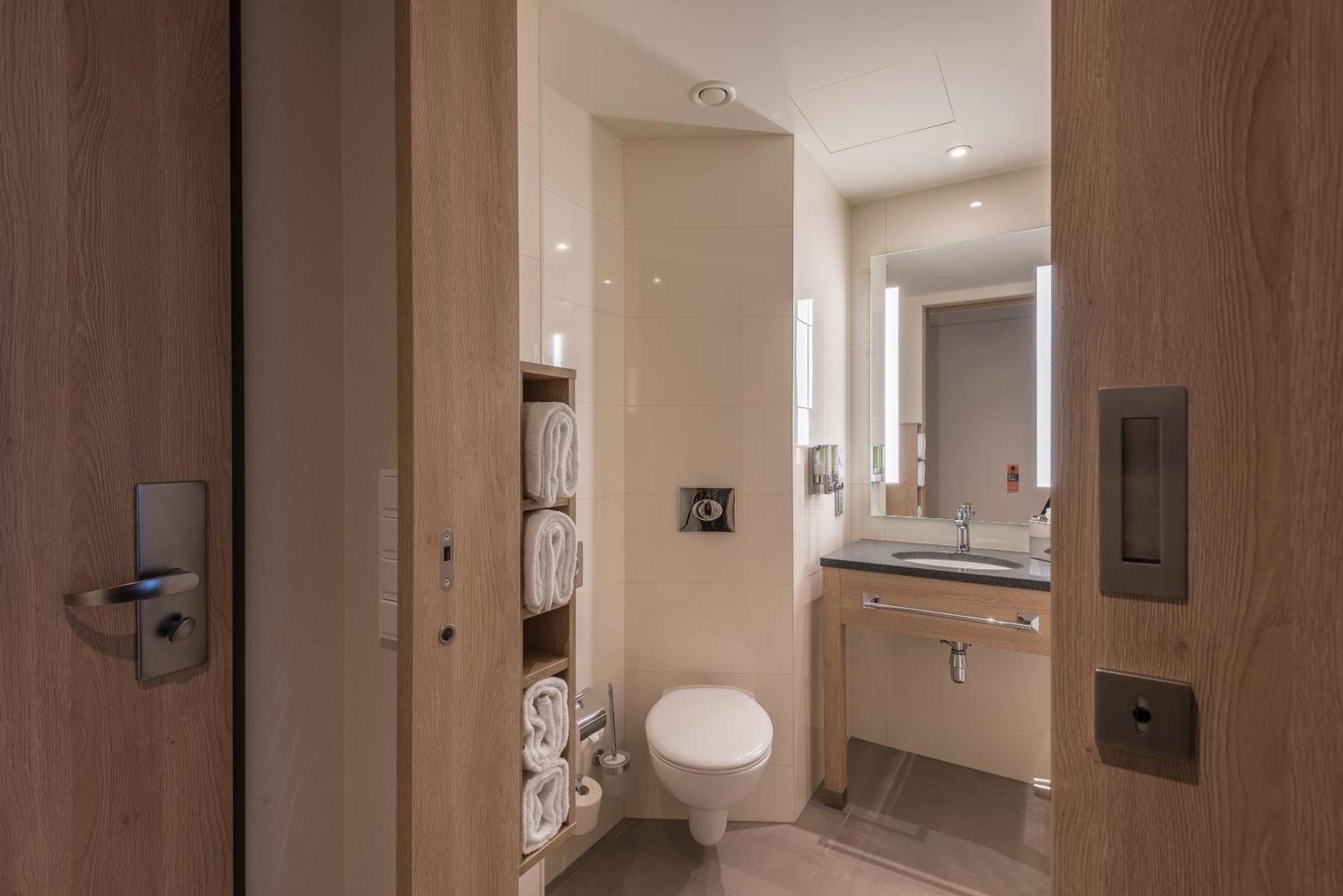 Отель Hampton By Hilton Freiburg Экстерьер фото