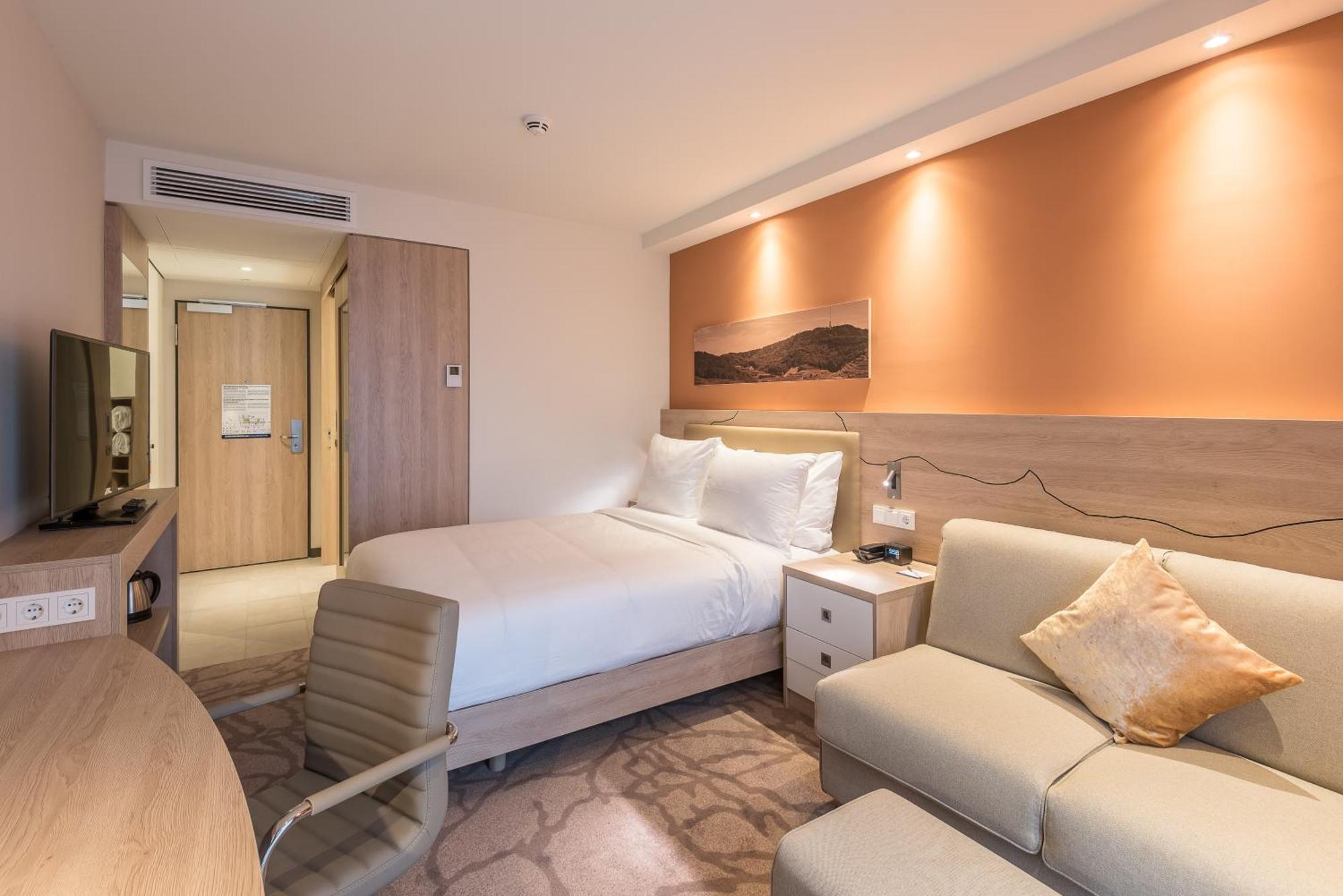 Отель Hampton By Hilton Freiburg Экстерьер фото