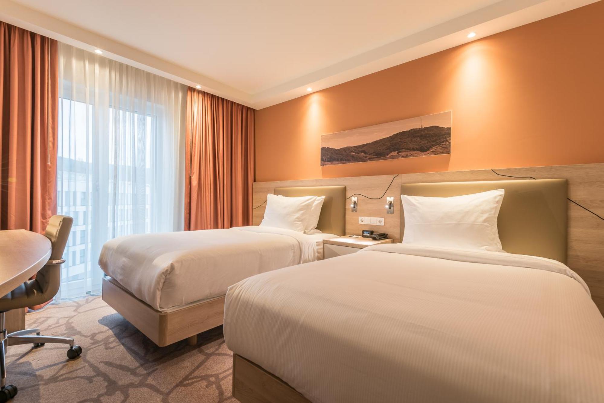 Отель Hampton By Hilton Freiburg Экстерьер фото