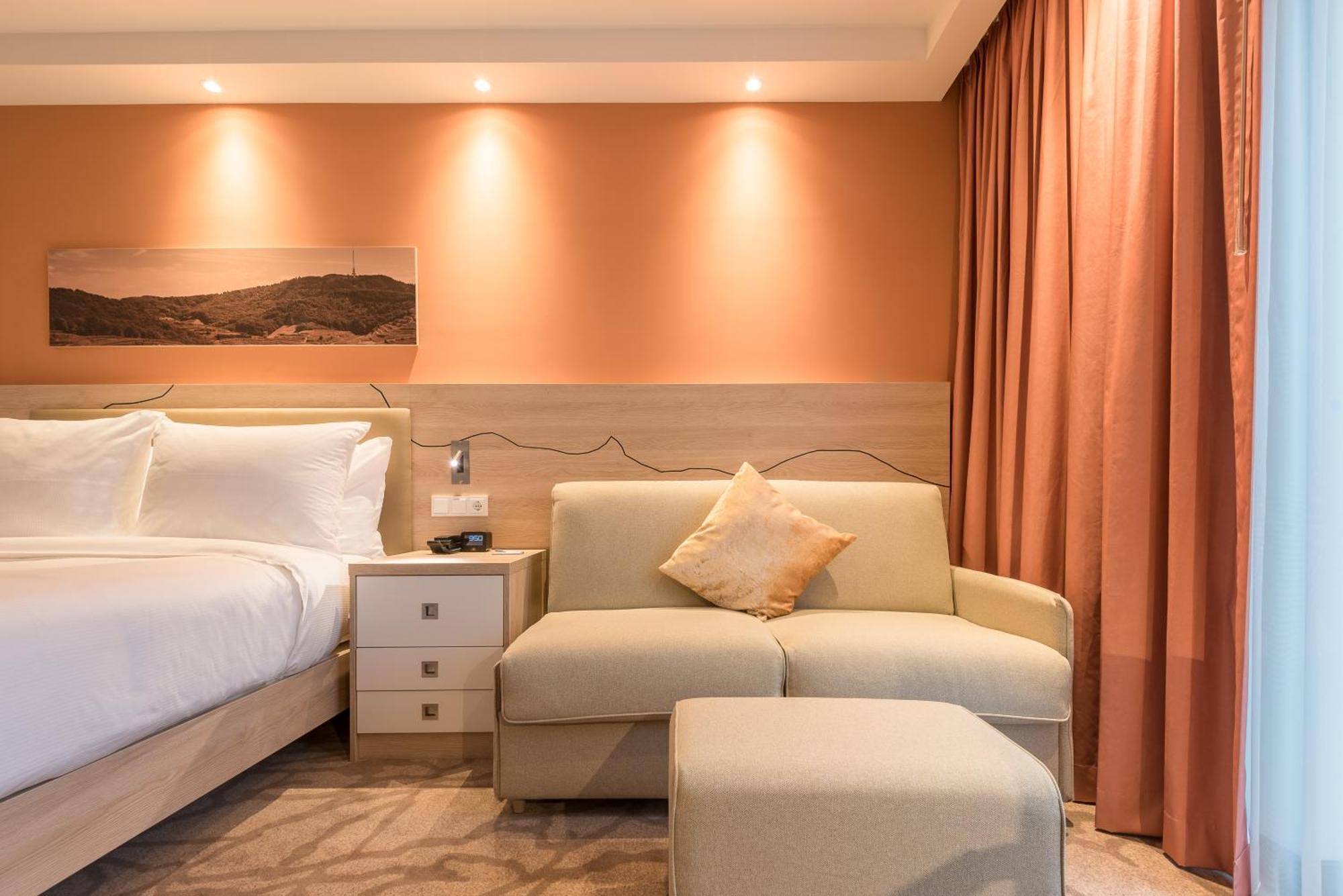 Отель Hampton By Hilton Freiburg Экстерьер фото