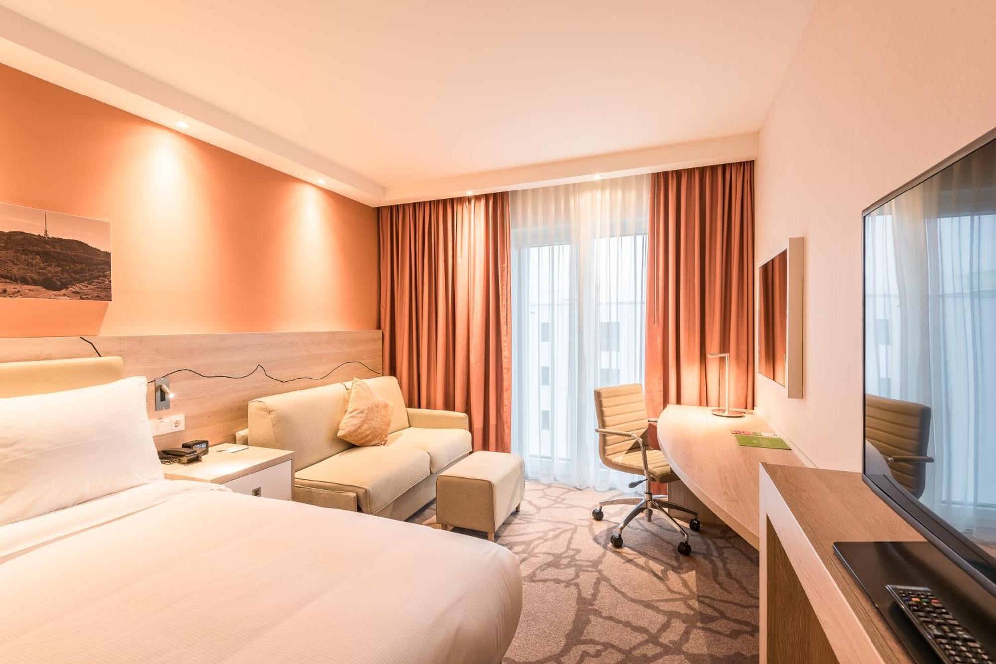 Отель Hampton By Hilton Freiburg Экстерьер фото