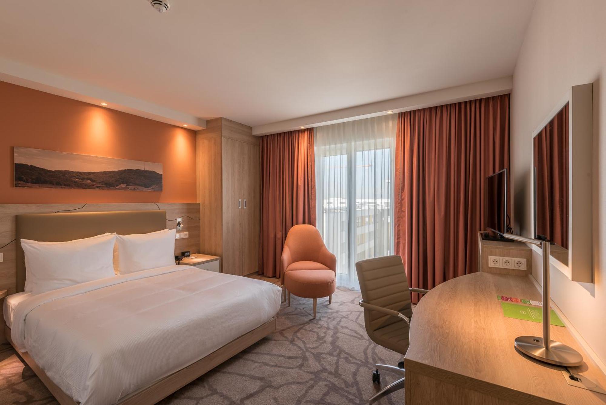 Отель Hampton By Hilton Freiburg Экстерьер фото