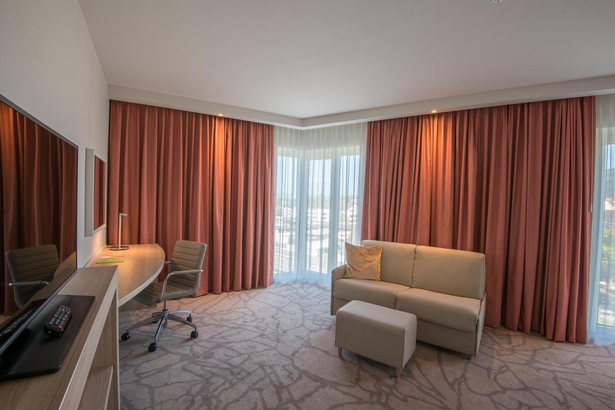 Отель Hampton By Hilton Freiburg Экстерьер фото