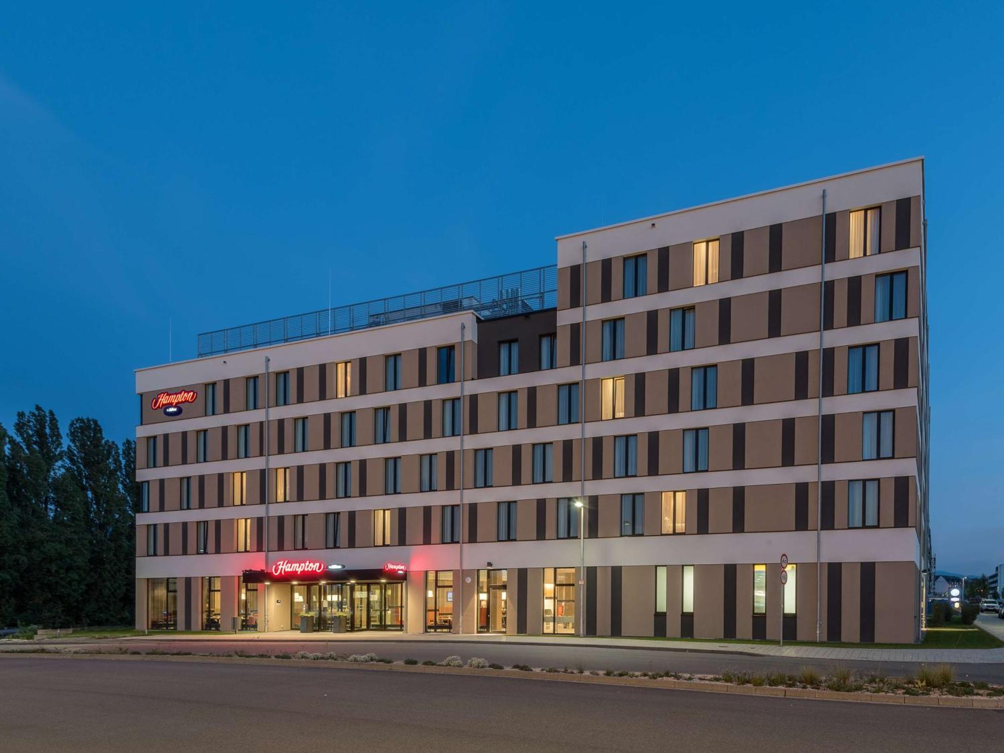 Отель Hampton By Hilton Freiburg Экстерьер фото