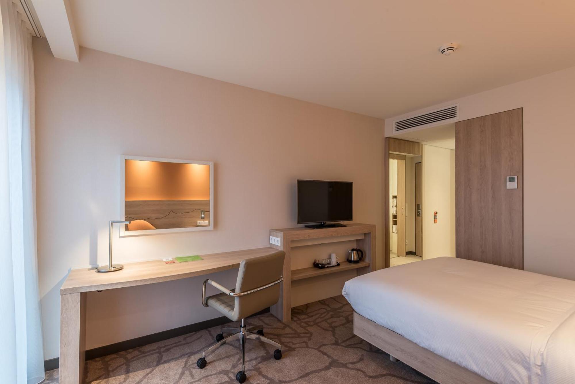 Отель Hampton By Hilton Freiburg Экстерьер фото