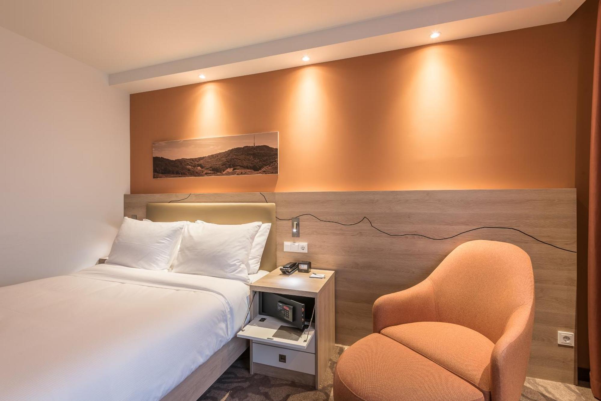 Отель Hampton By Hilton Freiburg Экстерьер фото