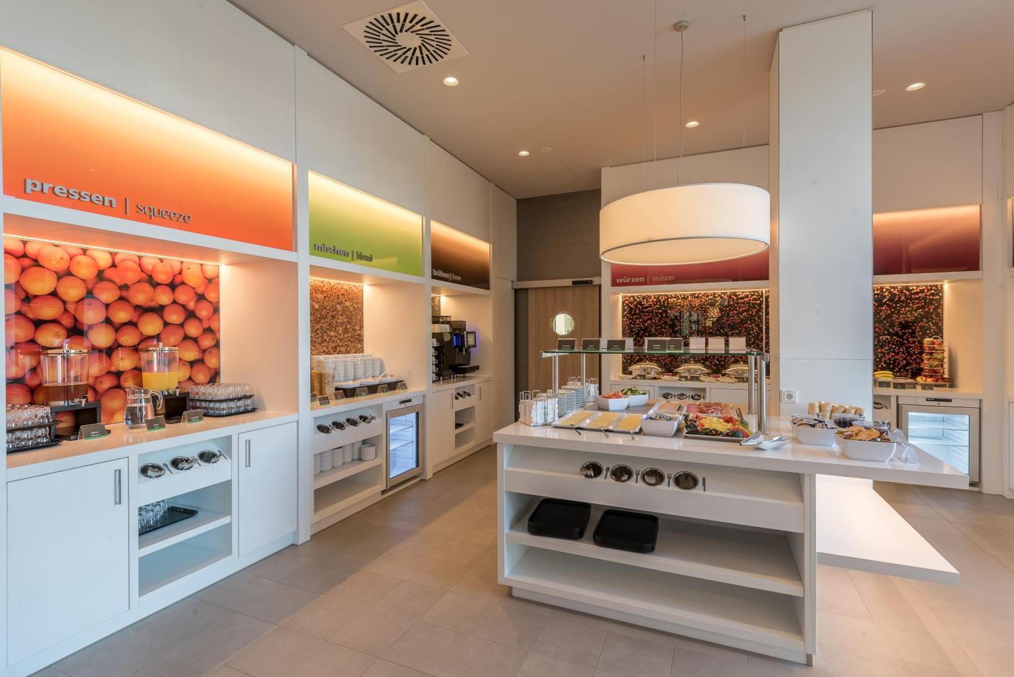 Отель Hampton By Hilton Freiburg Экстерьер фото