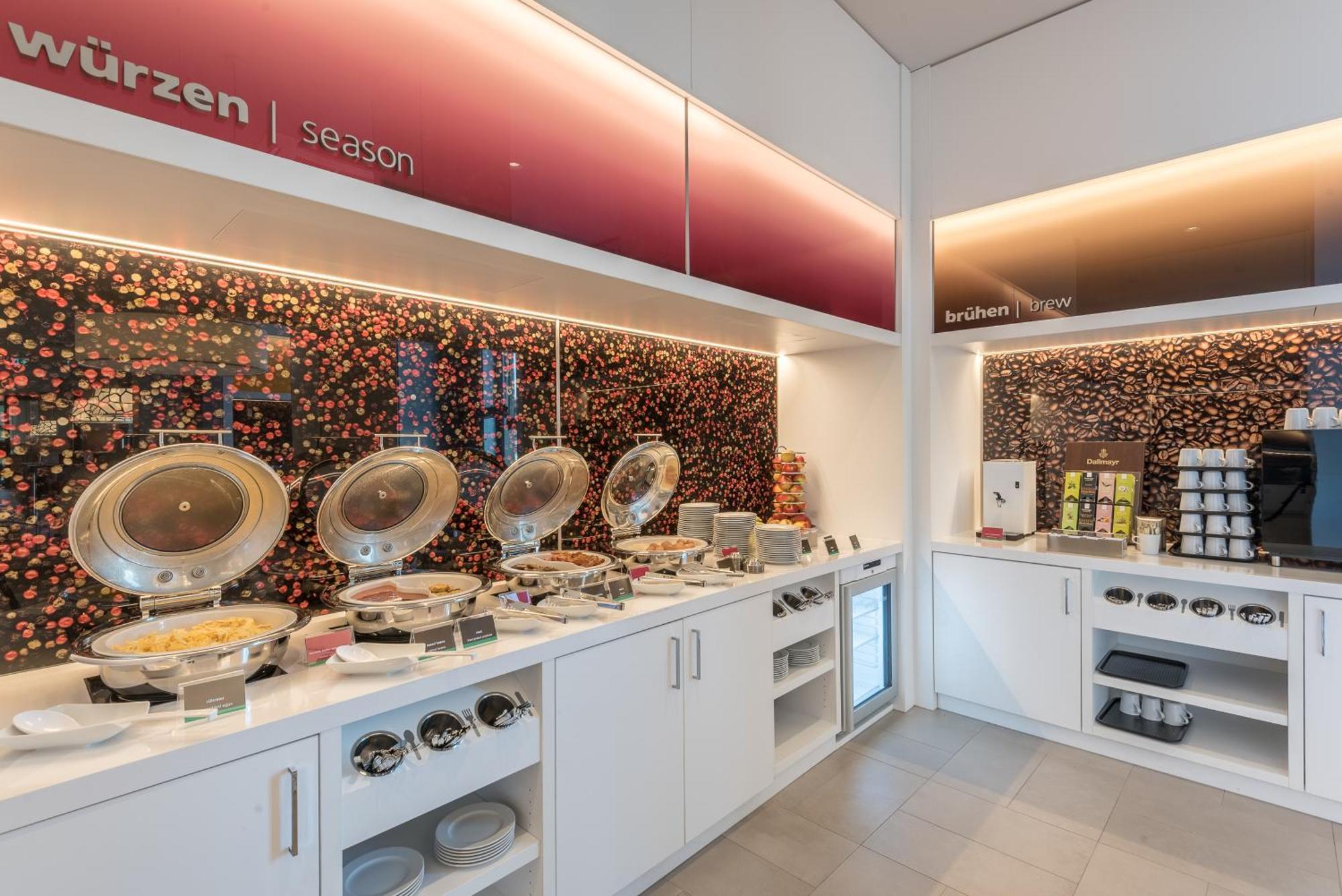 Отель Hampton By Hilton Freiburg Экстерьер фото