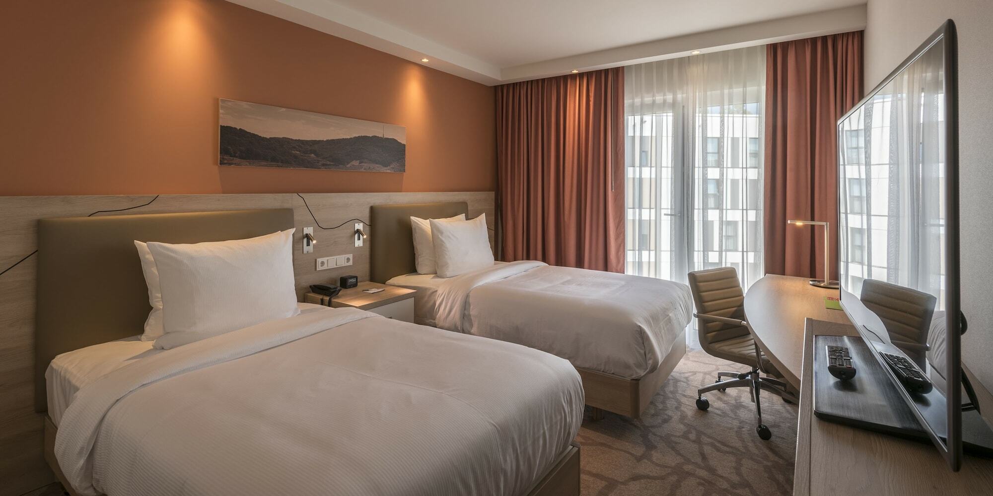 Отель Hampton By Hilton Freiburg Экстерьер фото