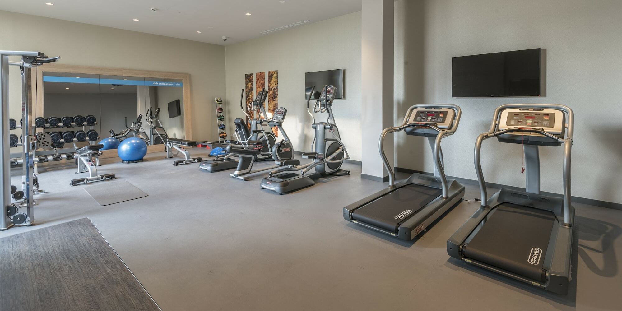 Отель Hampton By Hilton Freiburg Экстерьер фото